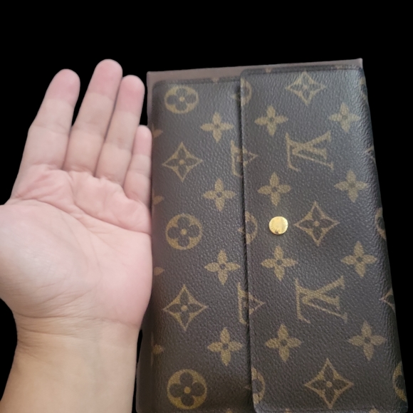 Wallet - Picture 2 of 5